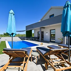 Luxurious Natali Ferienhaus Pridraga